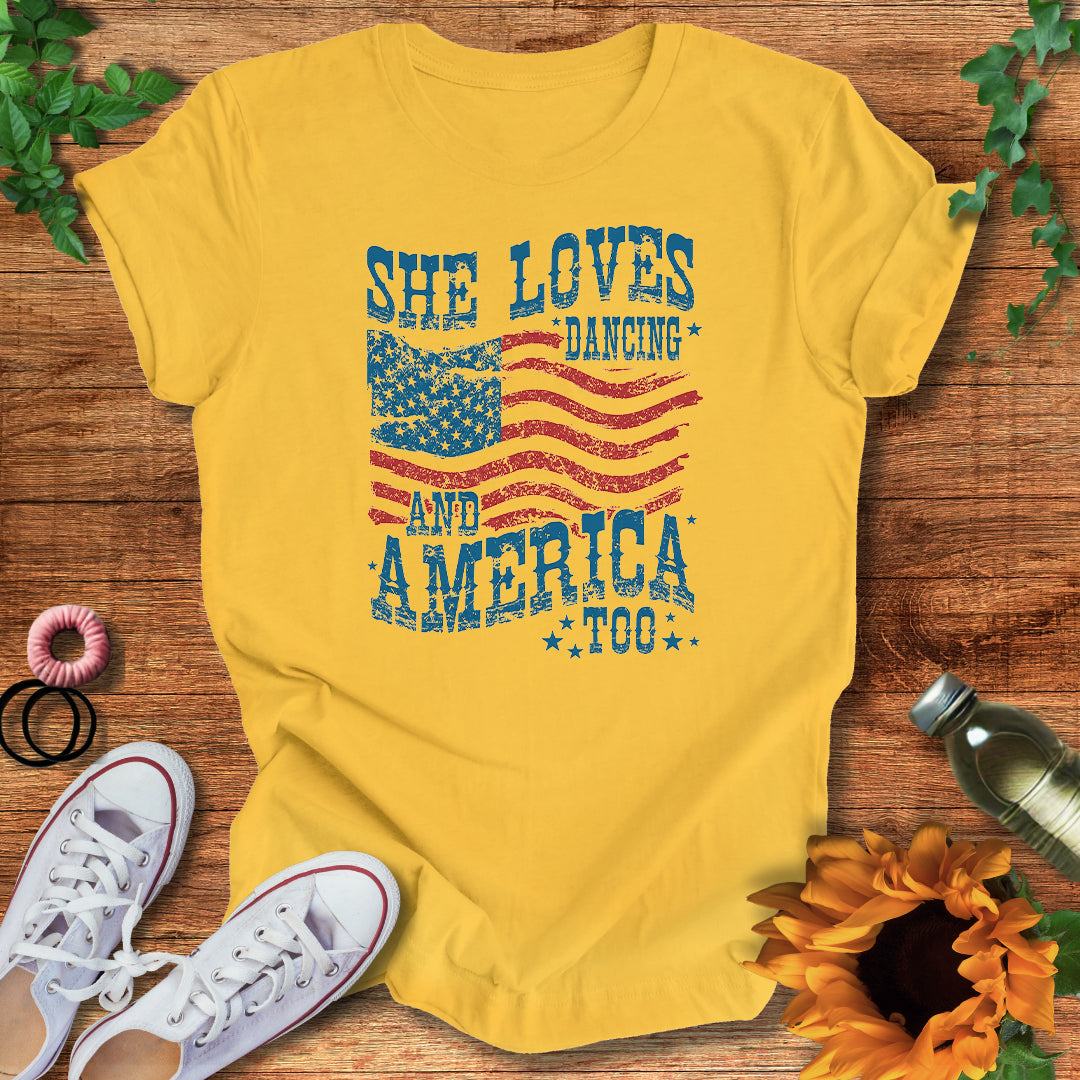 She Loves Dancing  T-Shirt