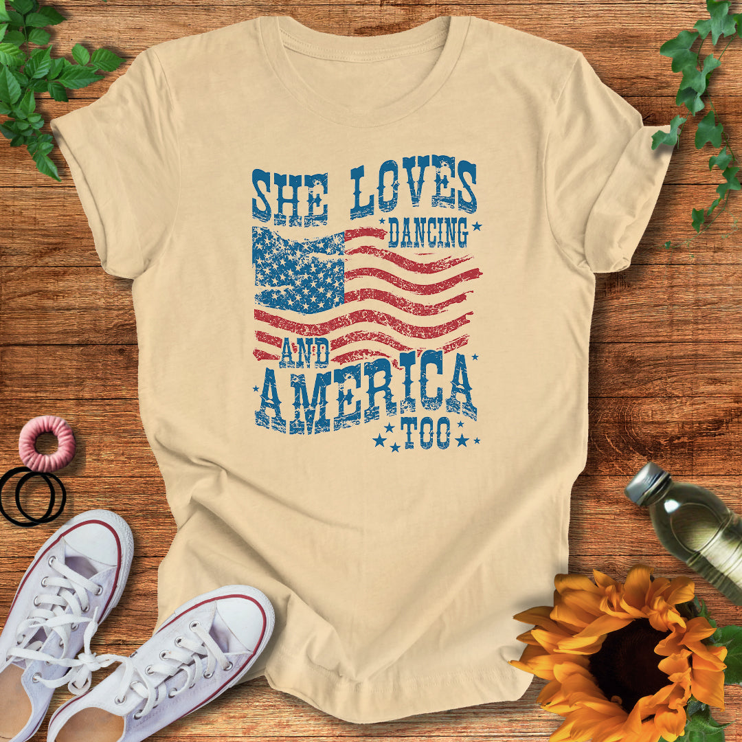 She Loves Dancing  T-Shirt